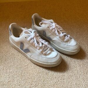 VEJA • V-12 • SIZE 38